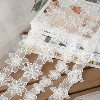 Białe Koronki Tkaniny Z Koralikami Koronki Dekoracyjne Kwiatowy Aplikacja Satynowa Wstążka Haft 3D Patch Ślubna Robótki Akcesoria do Szycia
